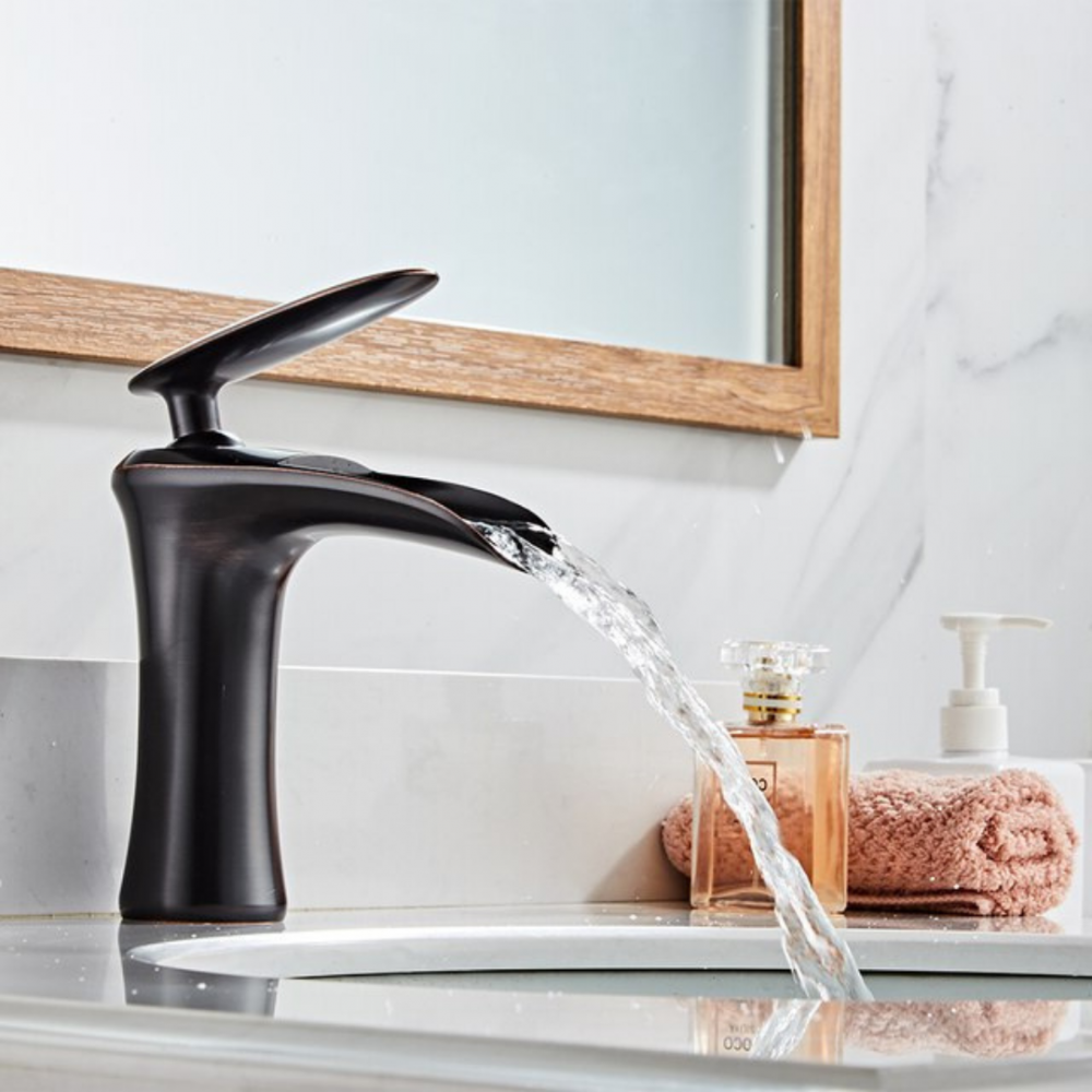 Siyah Şelale Lavabo Bataryası Siyah Şelale Lavabo Bataryası